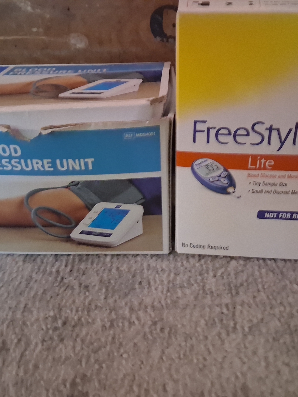 FreeStyle Lite Glucose Meter Box + Blood Pressure Unit Box - White Blue